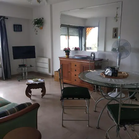 Daire 2 Pieces , Climatise, Avec Piscine Agreable Dans La Antibes